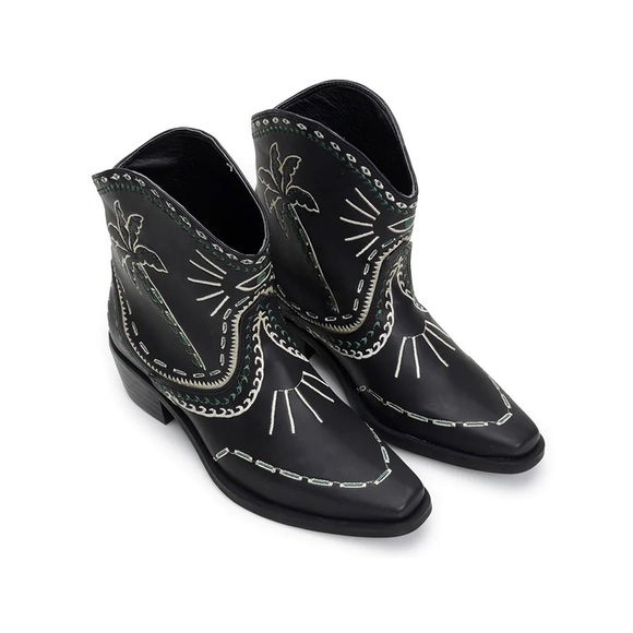 FARM Rio Shoes - NWT FARM RIO Mystic Scarf Western Boot in Black